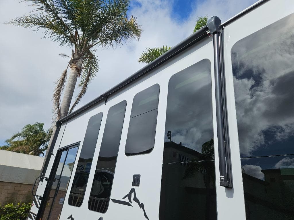 2024 Forest River 2024 Forest River Cherokee Timberwolf Black Label - thumbnail 41