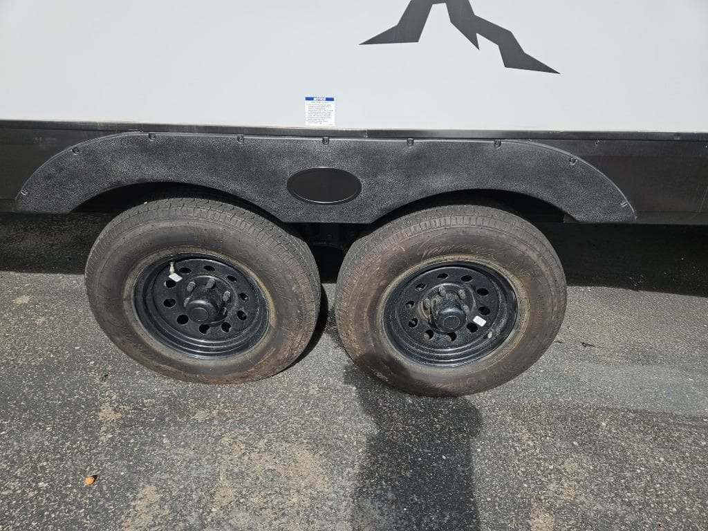 2024 Forest River 2024 Forest River Cherokee Timberwolf Black Label - thumbnail 42