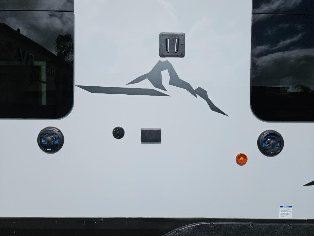 2024 Forest River 2024 Forest River Cherokee Timberwolf Black Label - thumbnail 43