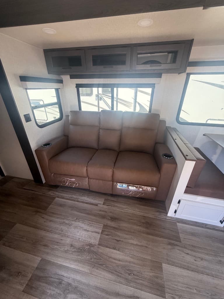 2026 Venture RV 2026 Venture RV SportTrek - thumbnail 9