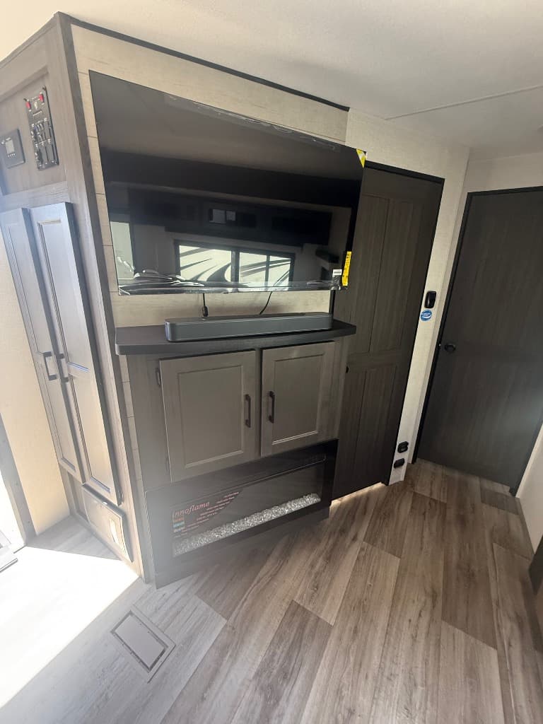 2026 Venture RV 2026 Venture RV SportTrek - thumbnail 11