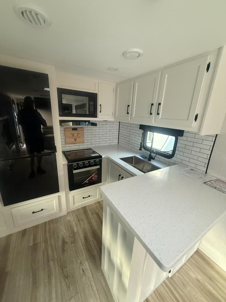 2026 Venture RV 2026 Venture RV SportTrek Touring Edition - thumbnail 8