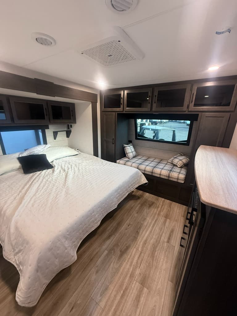 2026 Venture RV 2026 Venture RV SportTrek Touring Edition - thumbnail 11