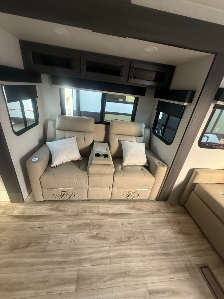 2026 Venture RV 2026 Venture RV SportTrek Touring Edition - thumbnail 16