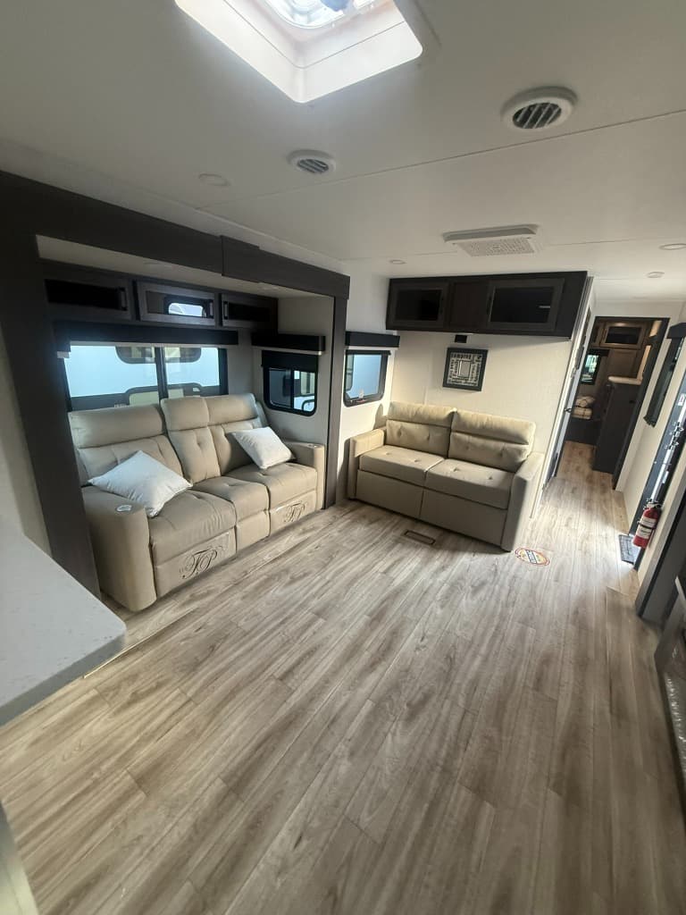 2026 Venture RV 2026 Venture RV SportTrek Touring Edition - thumbnail 17