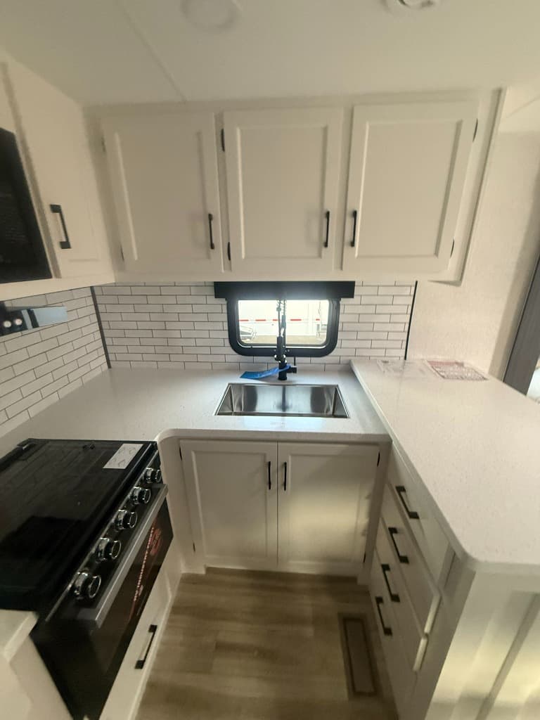 2026 Venture RV 2026 Venture RV SportTrek Touring Edition - thumbnail 20