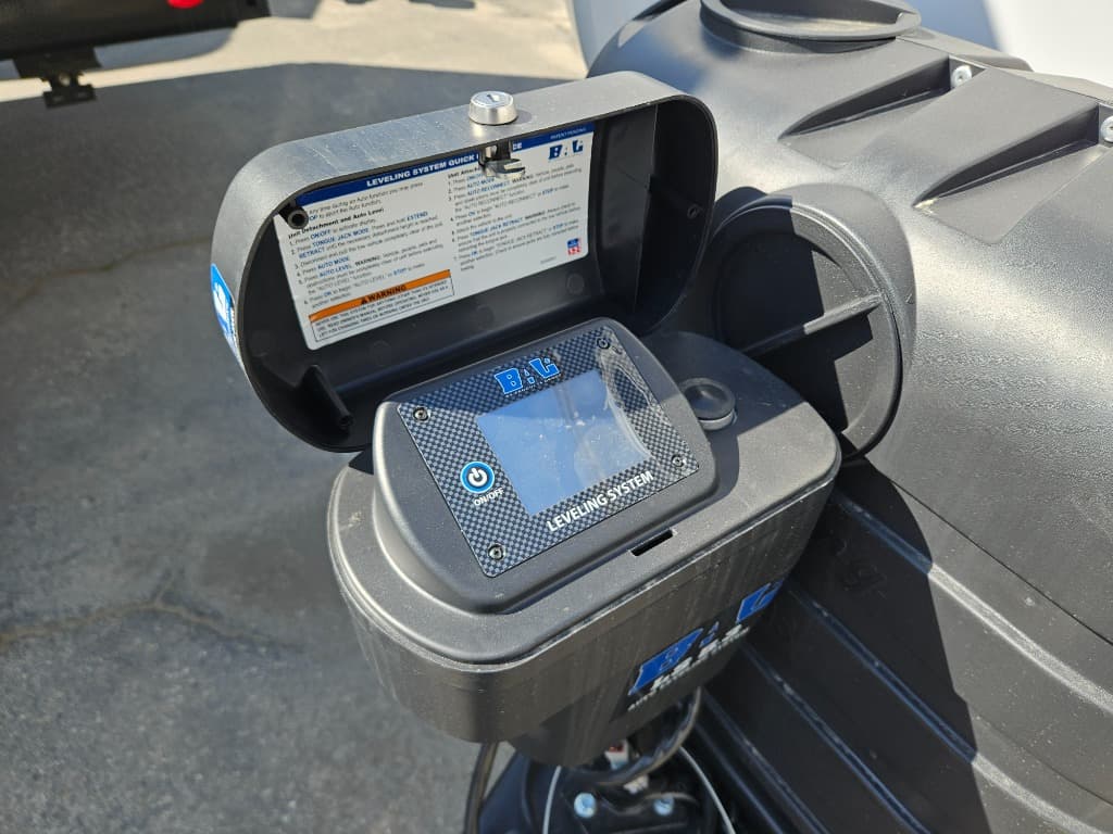 2026 Venture RV 2026 Venture RV SportTrek Touring Edition - thumbnail 25