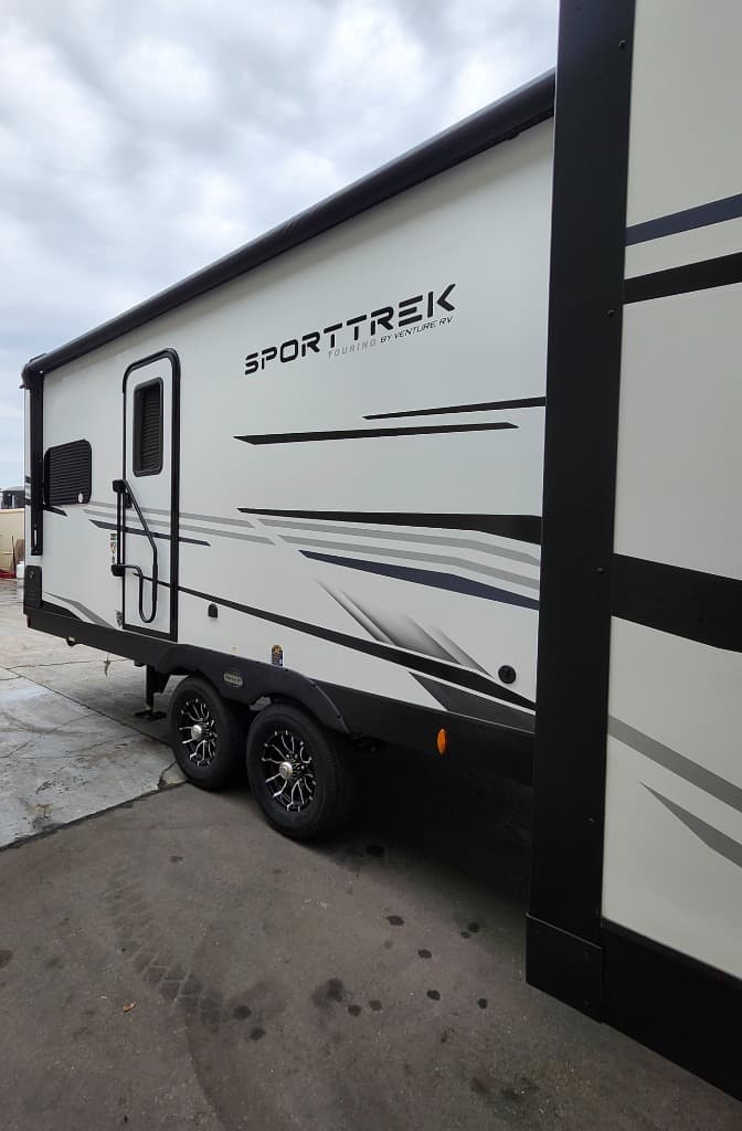 2026 Venture RV 2026 Venture RV SportTrek Touring Edition - thumbnail 8