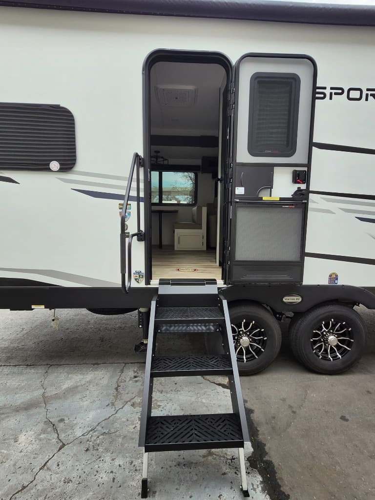 2026 Venture RV 2026 Venture RV SportTrek Touring Edition - thumbnail 9