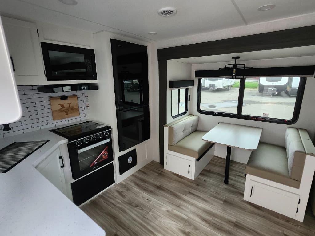 2026 Venture RV 2026 Venture RV SportTrek Touring Edition - thumbnail 15