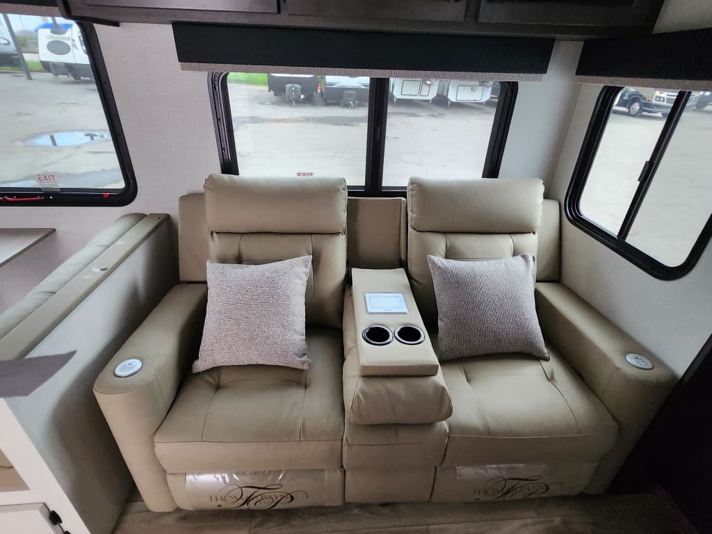 2026 Venture RV 2026 Venture RV SportTrek Touring Edition - thumbnail 26