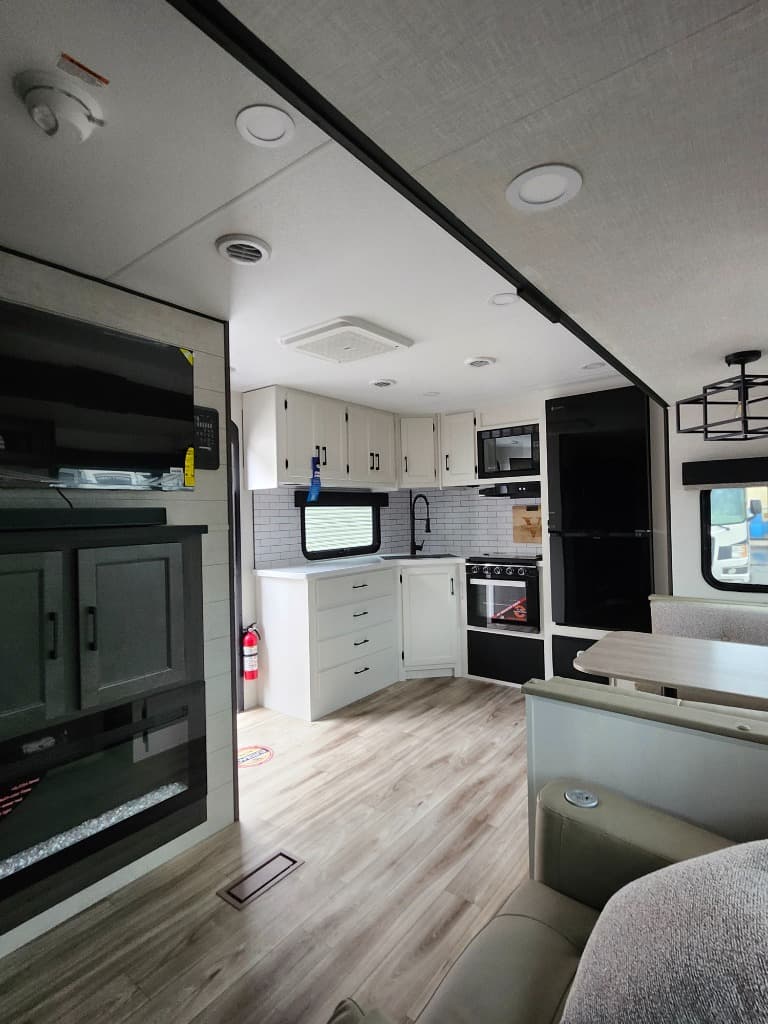 2026 Venture RV 2026 Venture RV SportTrek Touring Edition - thumbnail 30