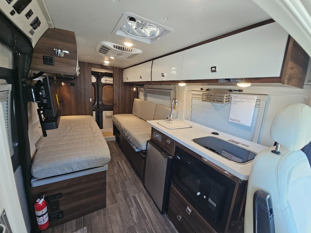 2025 Winnebago 2025 Winnebago Travato - thumbnail 10