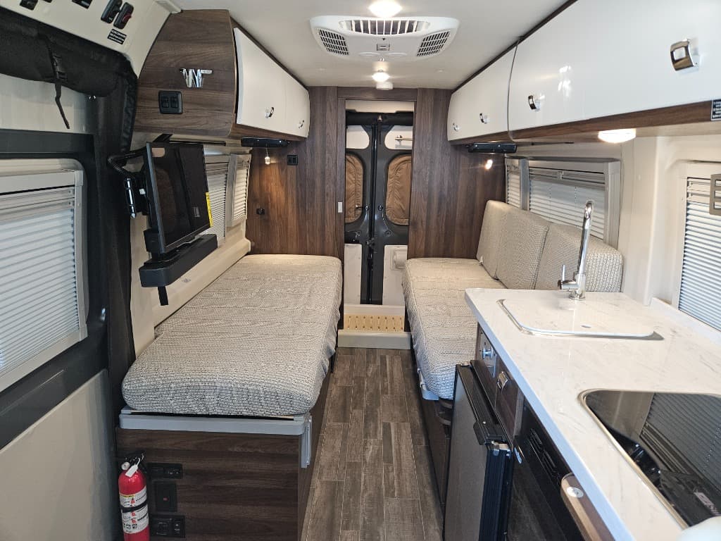 2025 Winnebago 2025 Winnebago Travato - thumbnail 13