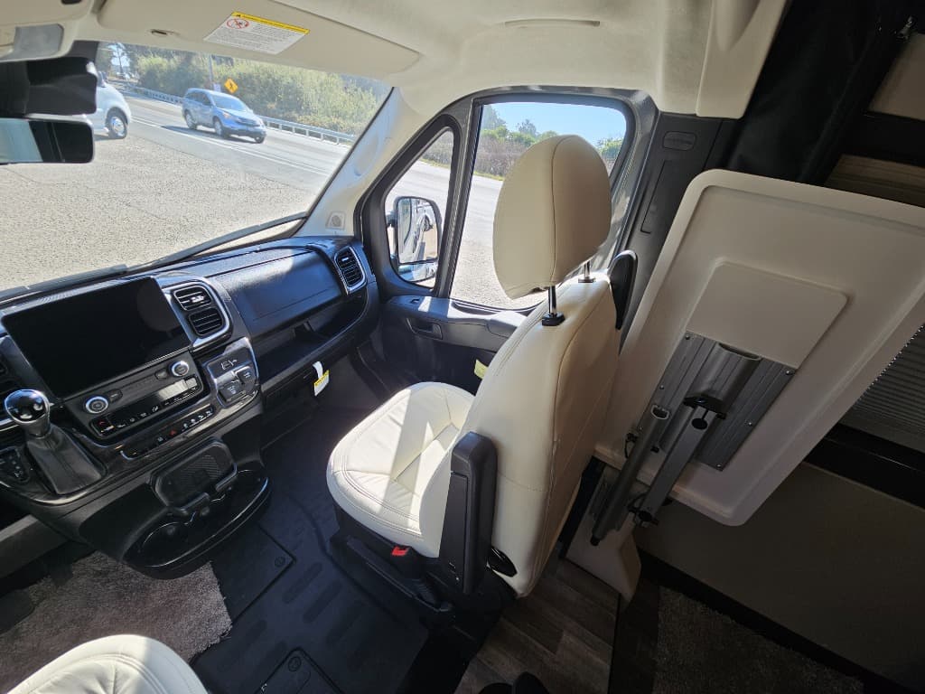 2025 Winnebago 2025 Winnebago Travato - thumbnail 17