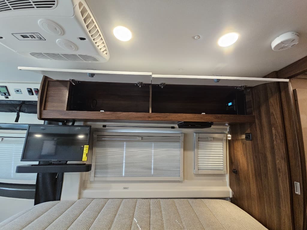 2025 Winnebago 2025 Winnebago Travato - thumbnail 22