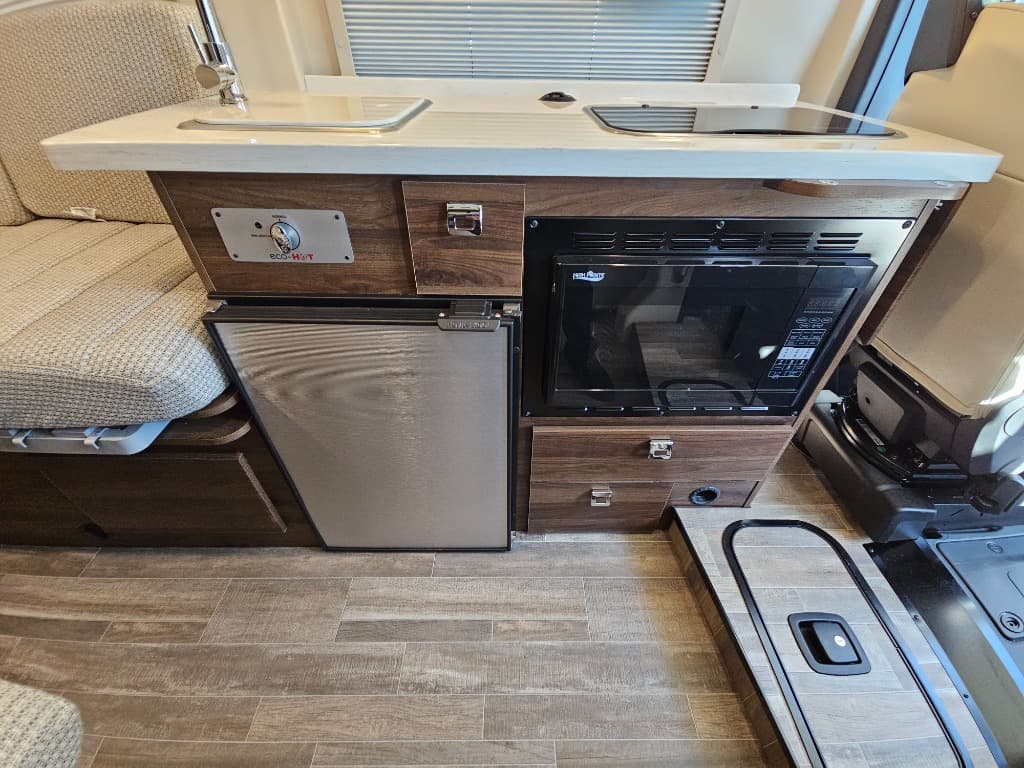 2025 Winnebago 2025 Winnebago Travato - thumbnail 36