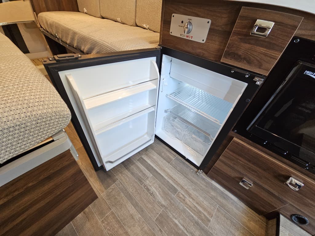 2025 Winnebago 2025 Winnebago Travato - thumbnail 37