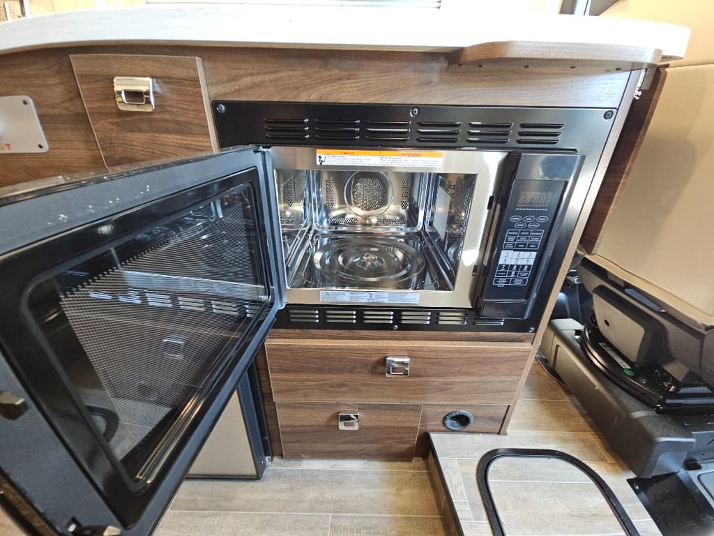 2025 Winnebago 2025 Winnebago Travato - thumbnail 38