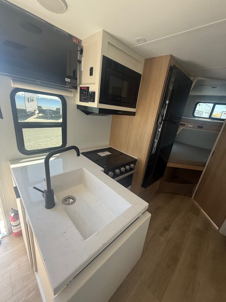 2026 Winnebago 2026 Winnebago Thrive - thumbnail 10