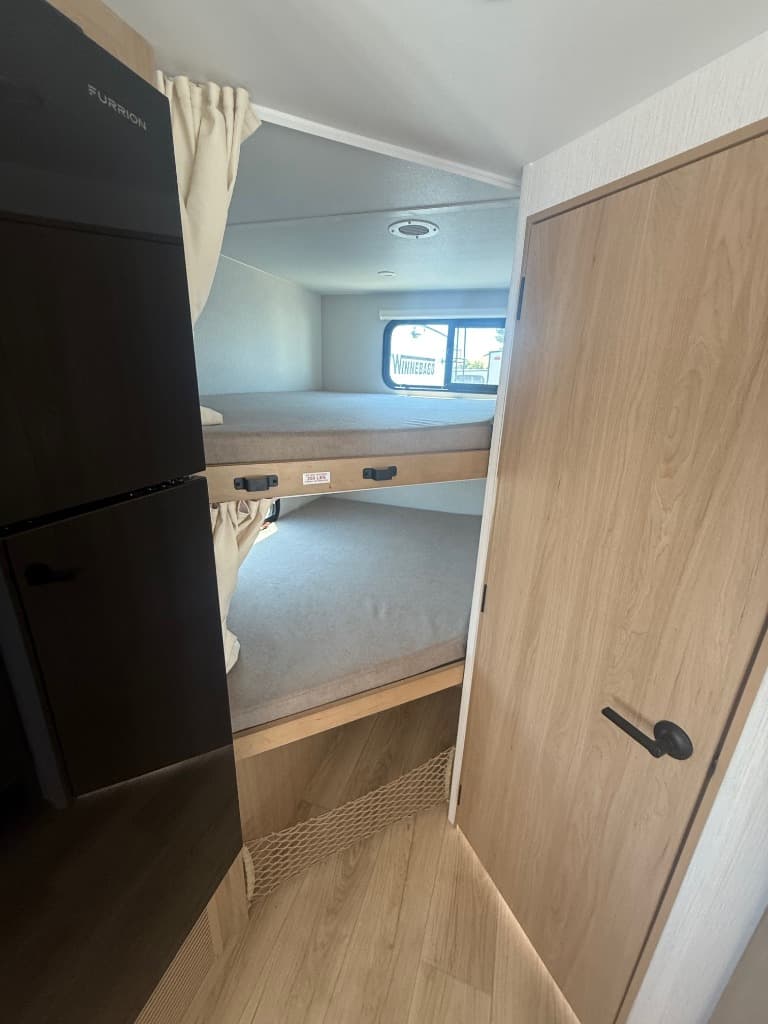 2026 Winnebago 2026 Winnebago Thrive - thumbnail 13