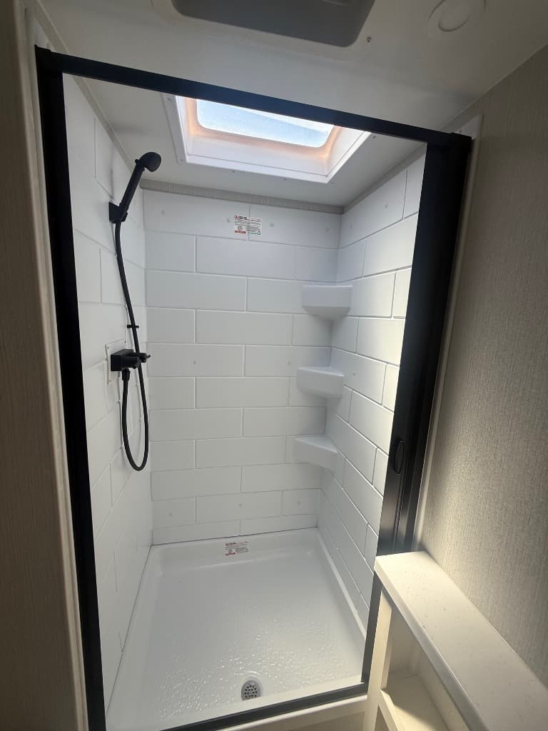 2026 Winnebago 2026 Winnebago Thrive - thumbnail 15