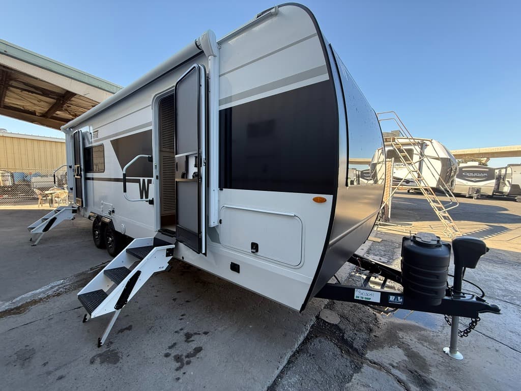 2026 Winnebago 2026 Winnebago Thrive - thumbnail 3