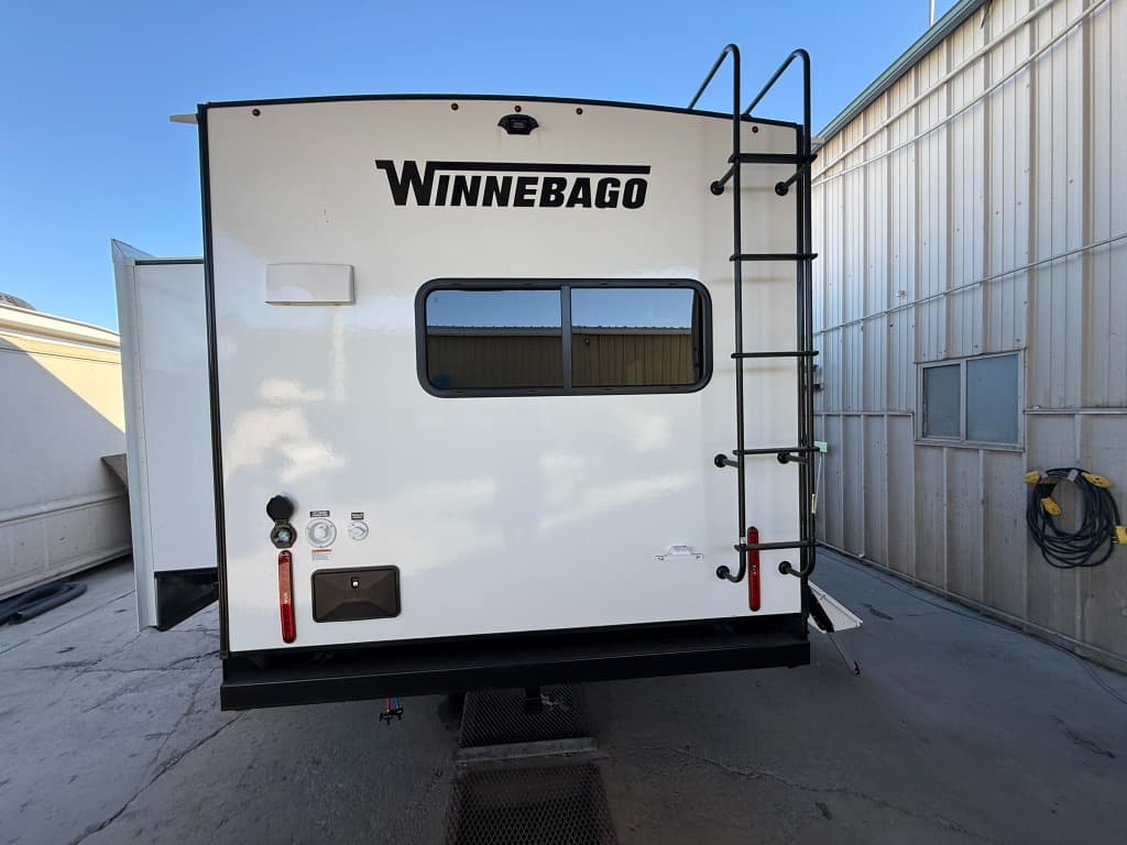 2026 Winnebago 2026 Winnebago Thrive - thumbnail 5