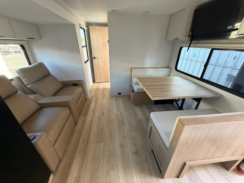 2026 Winnebago 2026 Winnebago Thrive - thumbnail 10