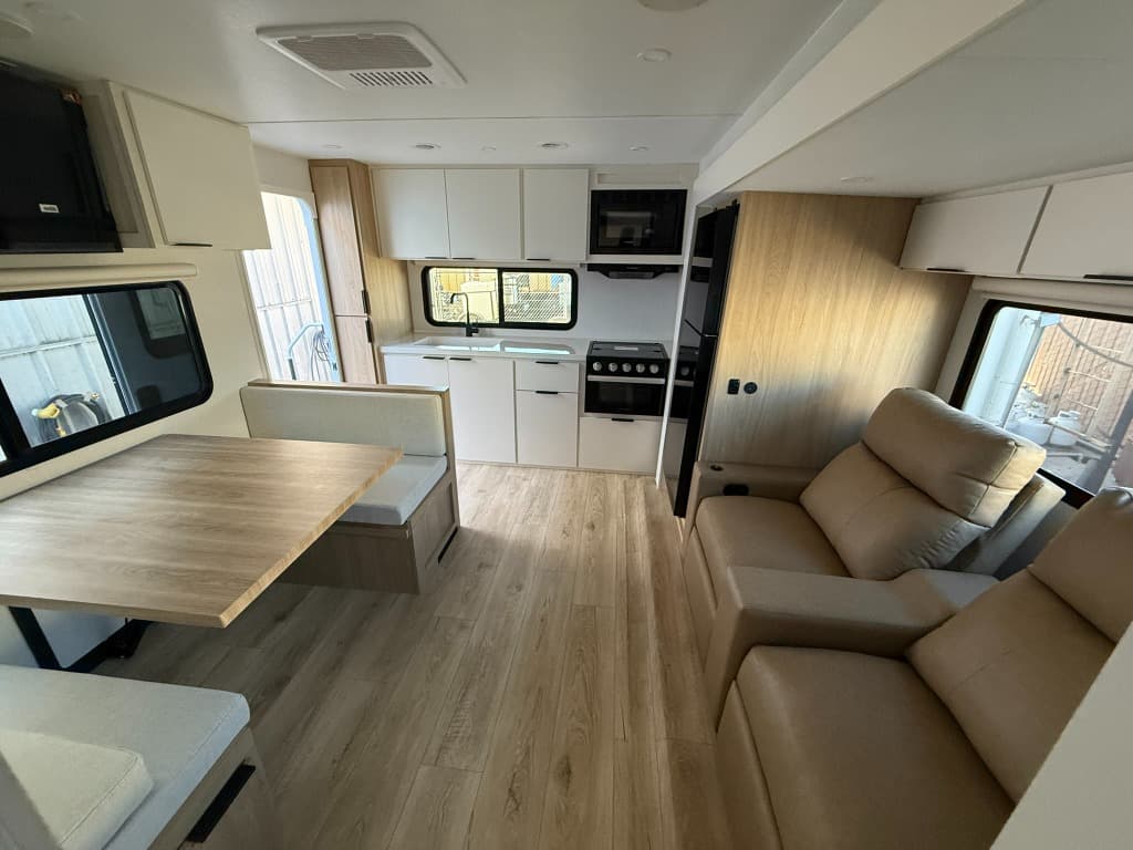 2026 Winnebago 2026 Winnebago Thrive - thumbnail 11