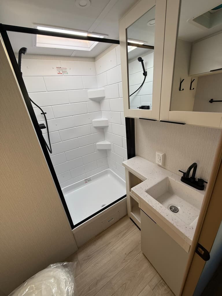 2026 Winnebago 2026 Winnebago Thrive - thumbnail 13