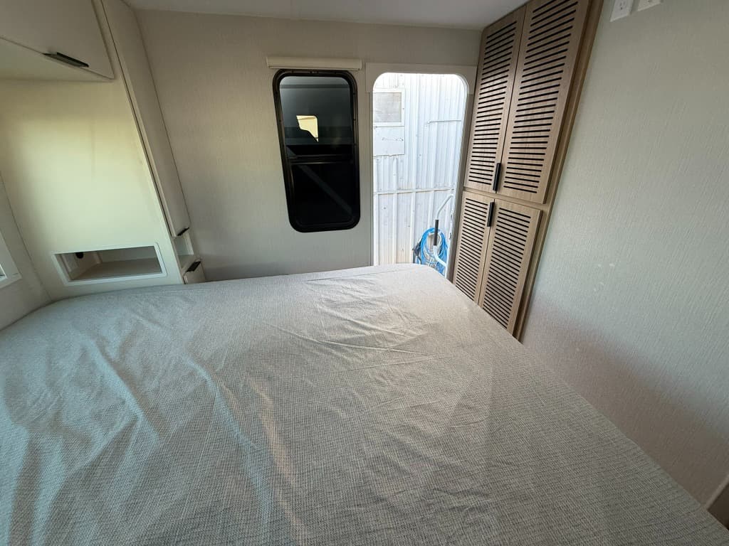 2026 Winnebago 2026 Winnebago Thrive - thumbnail 16