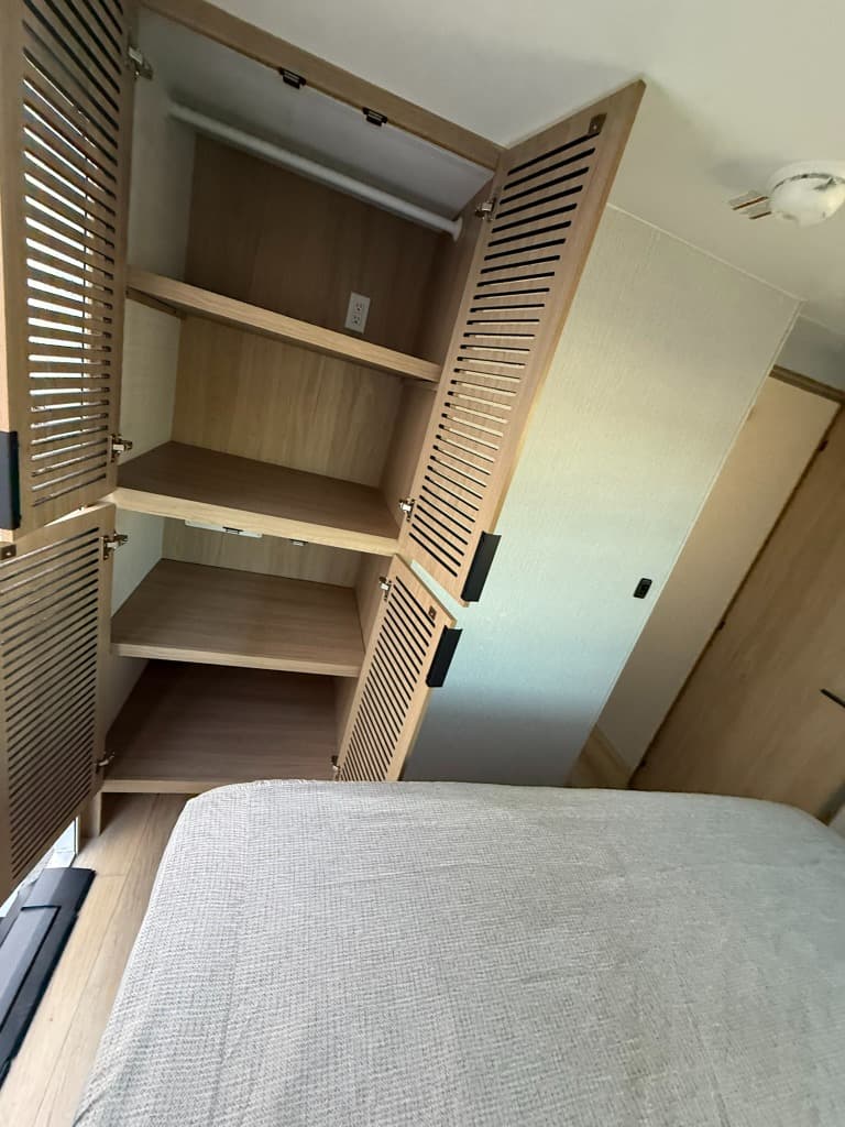 2026 Winnebago 2026 Winnebago Thrive - thumbnail 17