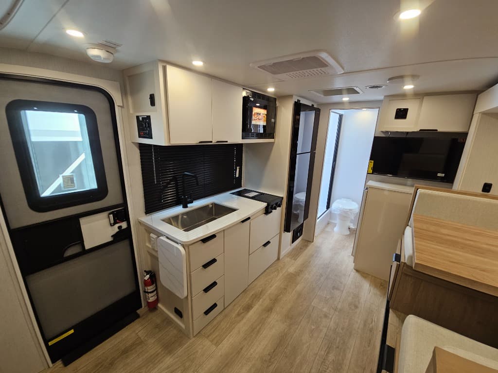 2026 Winnebago 2026 Winnebago Micro Minnie - thumbnail 9