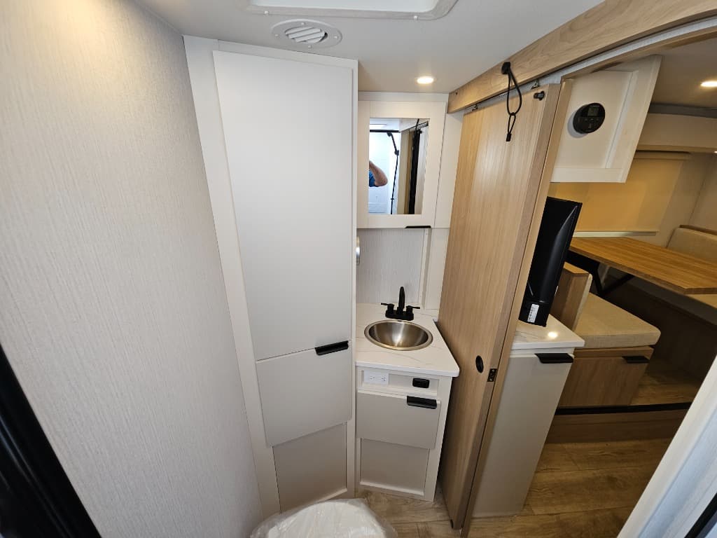 2026 Winnebago 2026 Winnebago Micro Minnie - thumbnail 34