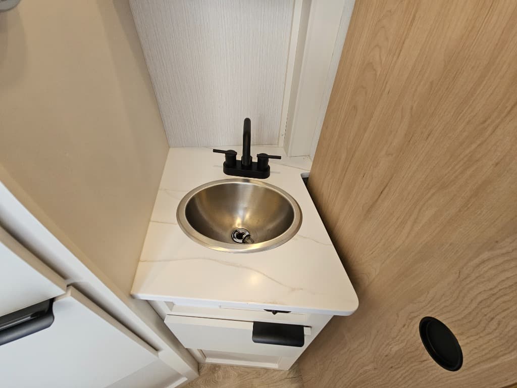 2026 Winnebago 2026 Winnebago Micro Minnie - thumbnail 37