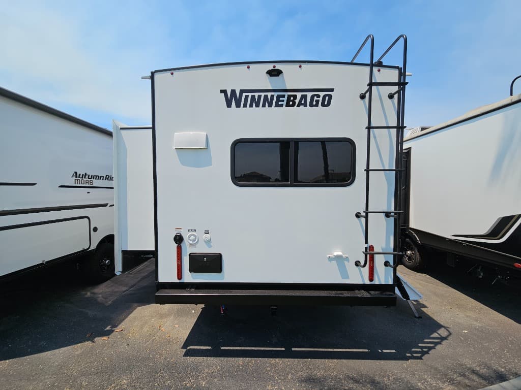 2026 Winnebago 2026 Winnebago Thrive - thumbnail 4