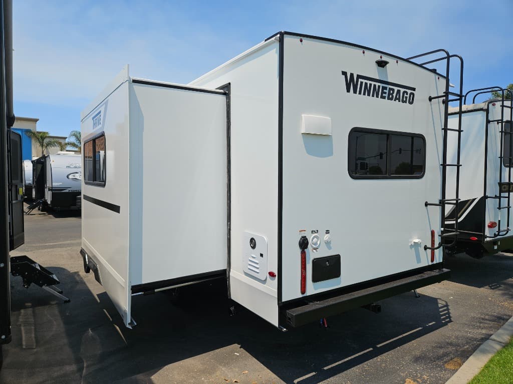 2026 Winnebago 2026 Winnebago Thrive - thumbnail 5