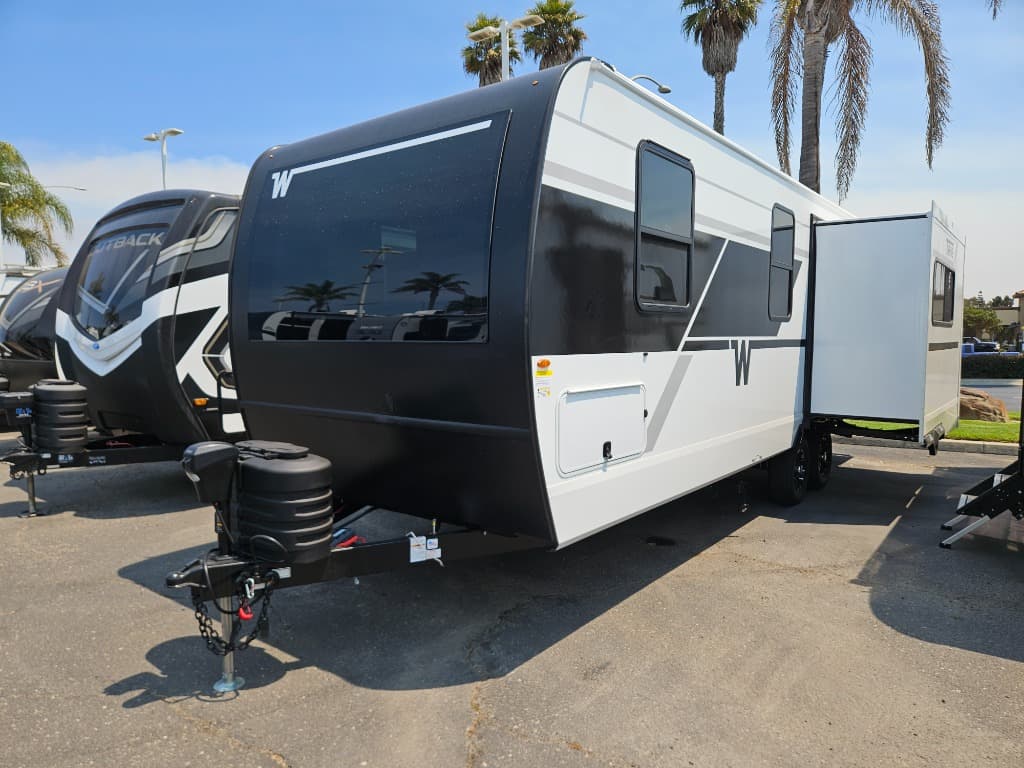 2026 Winnebago 2026 Winnebago Thrive - thumbnail 6