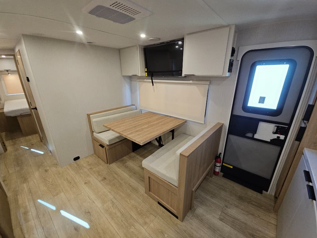 2026 Winnebago 2026 Winnebago Thrive - thumbnail 9