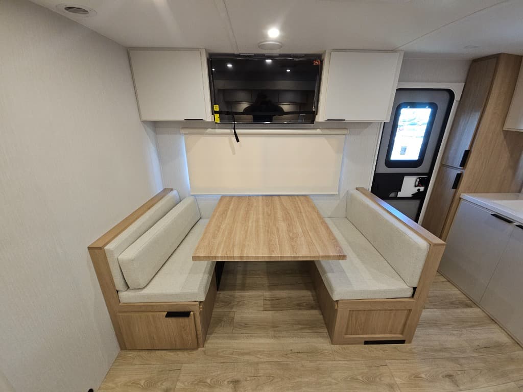 2026 Winnebago 2026 Winnebago Thrive - thumbnail 10