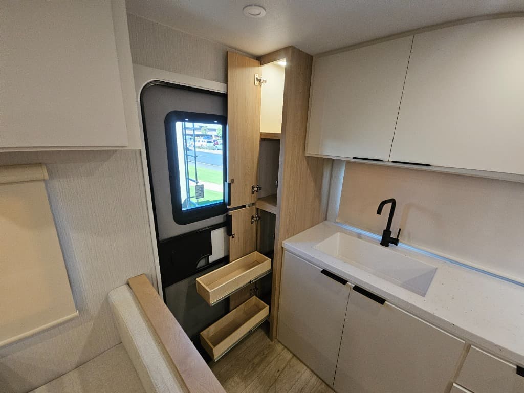 2026 Winnebago 2026 Winnebago Thrive - thumbnail 16