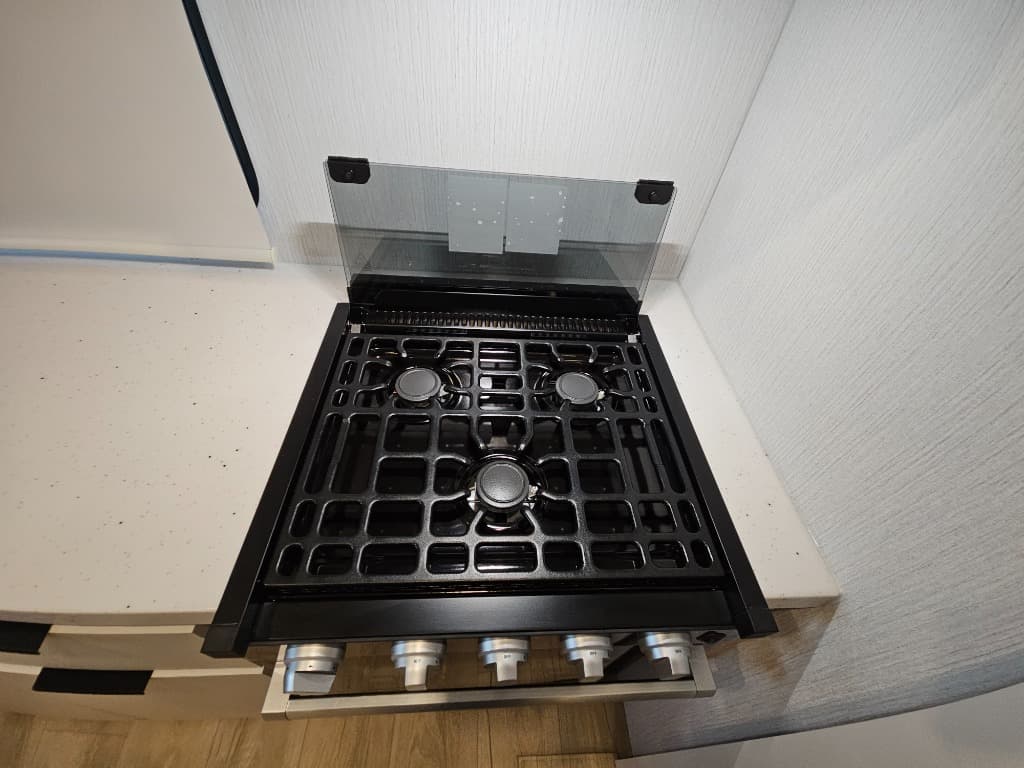 2026 Winnebago 2026 Winnebago Thrive - thumbnail 19