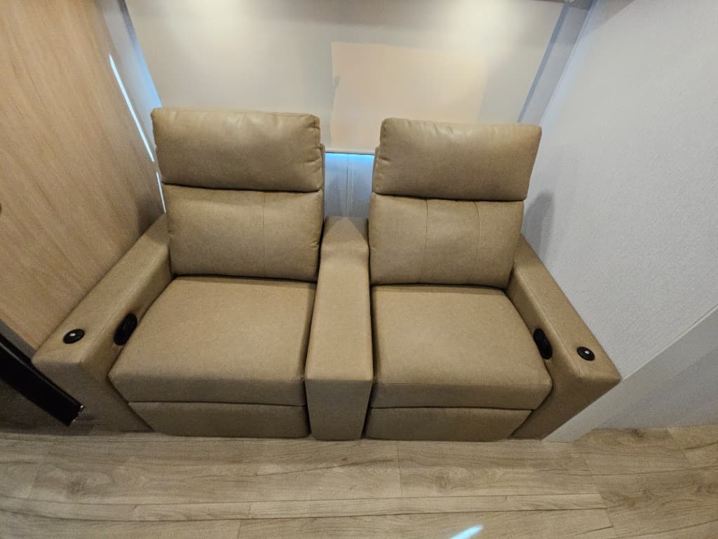 2026 Winnebago 2026 Winnebago Thrive - thumbnail 26