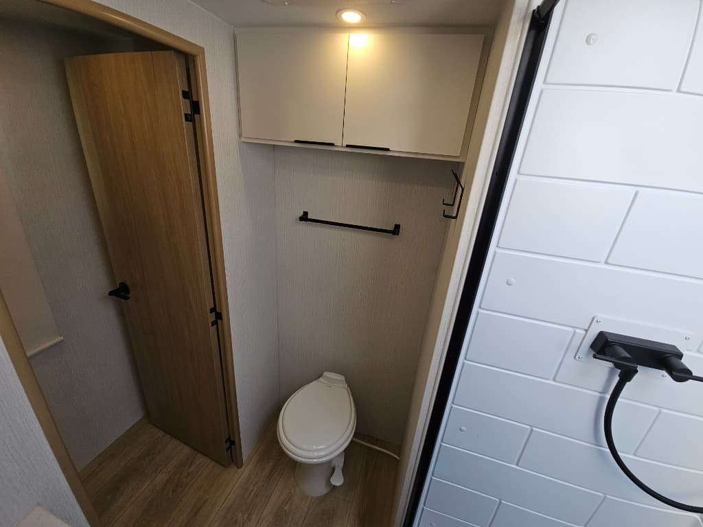 2026 Winnebago 2026 Winnebago Thrive - thumbnail 29