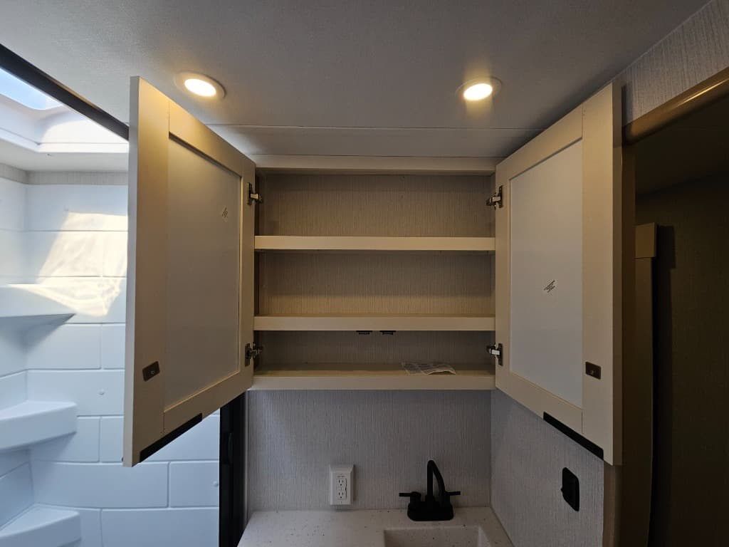 2026 Winnebago 2026 Winnebago Thrive - thumbnail 34