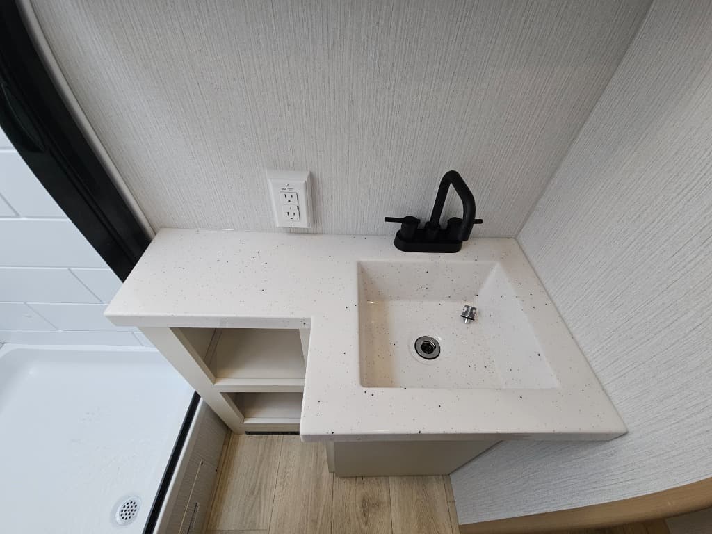 2026 Winnebago 2026 Winnebago Thrive - thumbnail 35