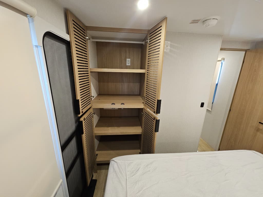 2026 Winnebago 2026 Winnebago Thrive - thumbnail 42