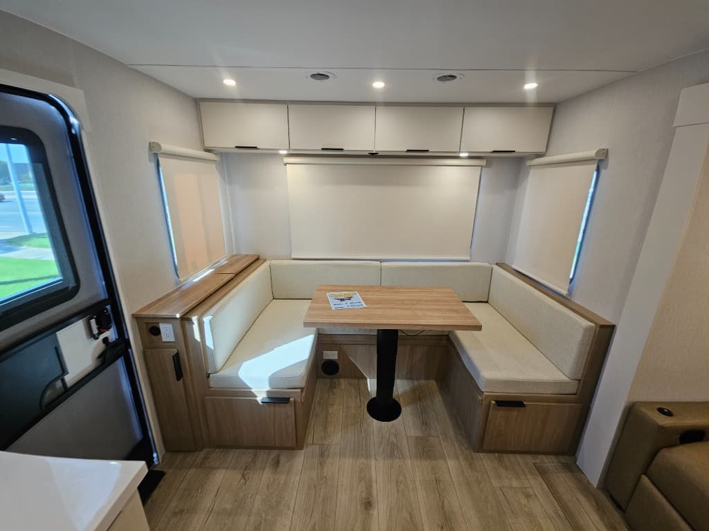 2026 Winnebago 2026 Winnebago Thrive - thumbnail 21