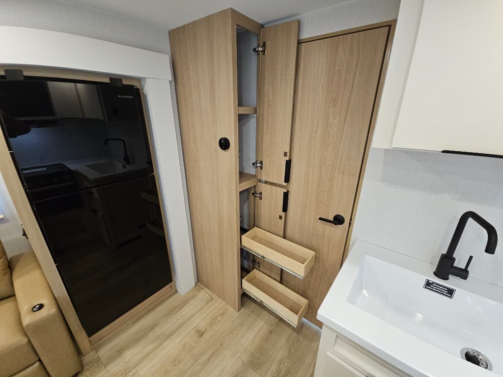 2026 Winnebago 2026 Winnebago Thrive - thumbnail 30